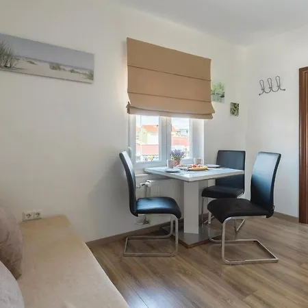 別荘 Amazing In With 8 Bedrooms, Jacuzzi And Private Swimming Pool ザダル