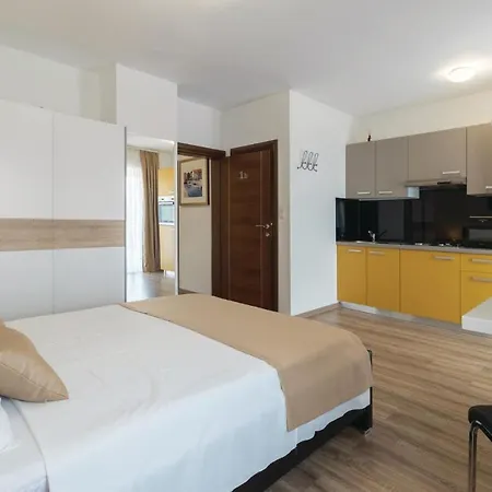 Amazing In With 8 Bedrooms, Jacuzzi And Private Swimming Pool 別荘