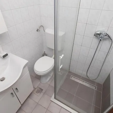Amazing In With 8 Bedrooms, Jacuzzi And Private Swimming Pool * ザダル