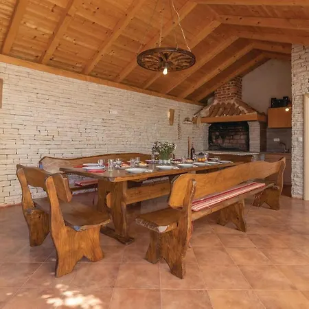 Amazing In With 8 Bedrooms, Jacuzzi And Private Swimming Pool Vikendica *