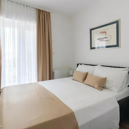 Amazing In With 8 Bedrooms, Jacuzzi And Private Swimming Pool Zadar