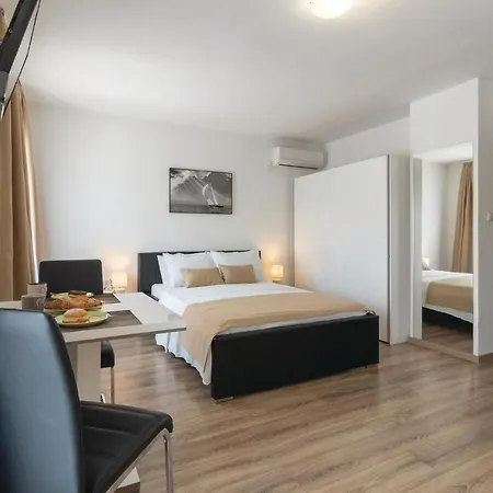 Amazing In With 8 Bedrooms, Jacuzzi And Private Swimming Pool Zadar