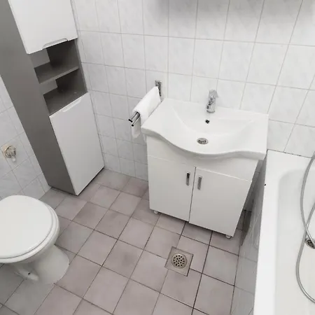 Amazing In With 8 Bedrooms, Jacuzzi And Private Swimming Pool Vikendica *
