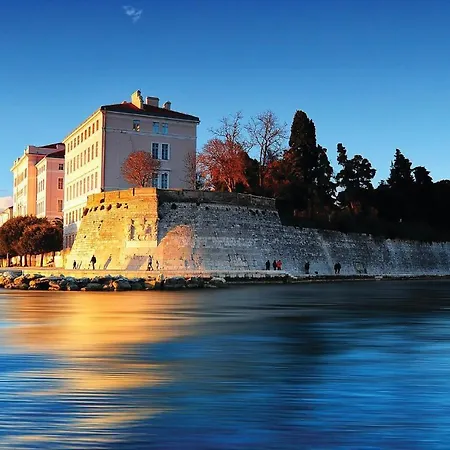 Vikendica Amazing In With 8 Bedrooms, Jacuzzi And Private Swimming Pool Zadar